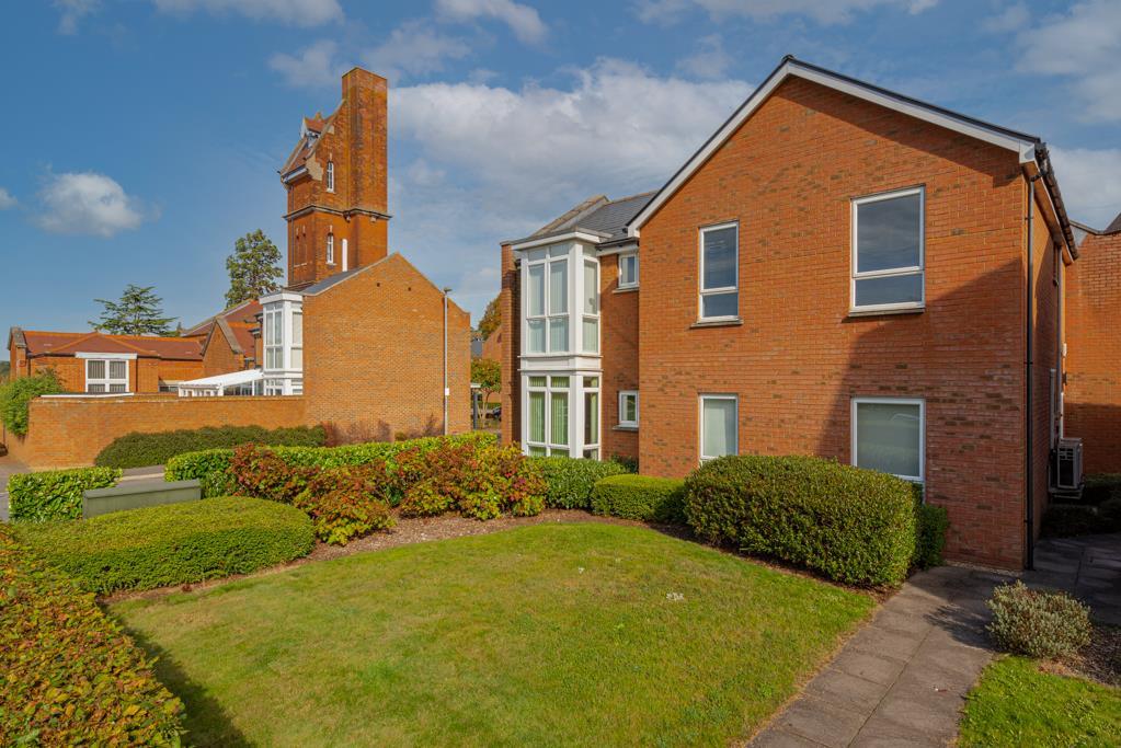Parkview Way, Epsom 2 bed flat £335,000