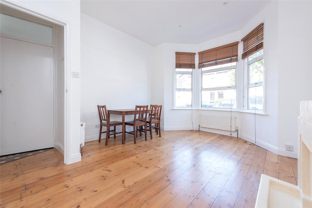 Buchanan Gardens, London, NW10 2 bed apartment £1,560 pcm (£360 pw)