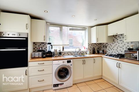 4 Berkeley Avenue, Nottingham, NG3 5BU