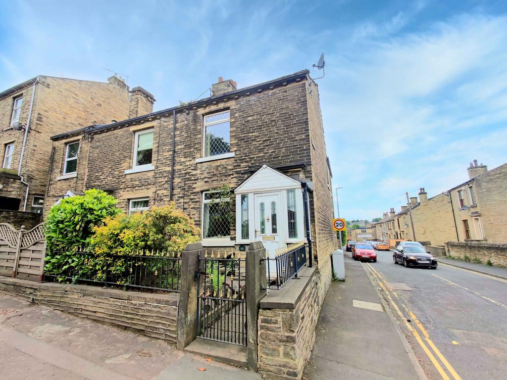 52 Huddersfield Road, Brighouse HD6 3RD 2 bed end of terrace house £