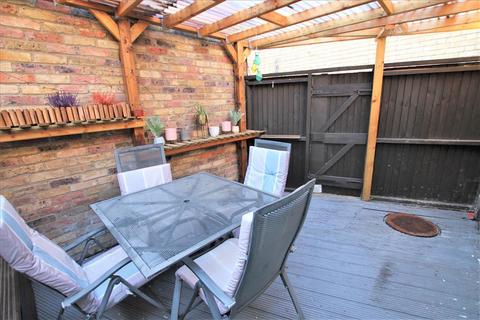1 bedroom flat to rent, High Street, Enfield, Middlesex, London, EN3