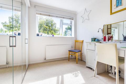 7 Dumbleton Close, Kingston Upon Thames, KT1 3ST