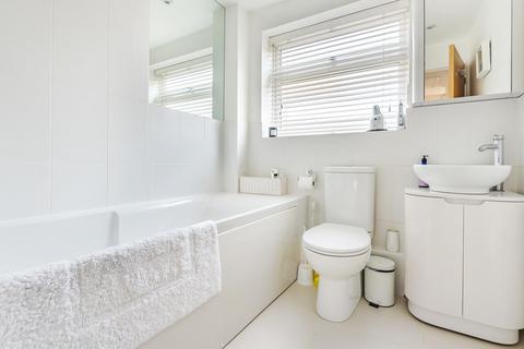 7 Dumbleton Close, Kingston Upon Thames, KT1 3ST