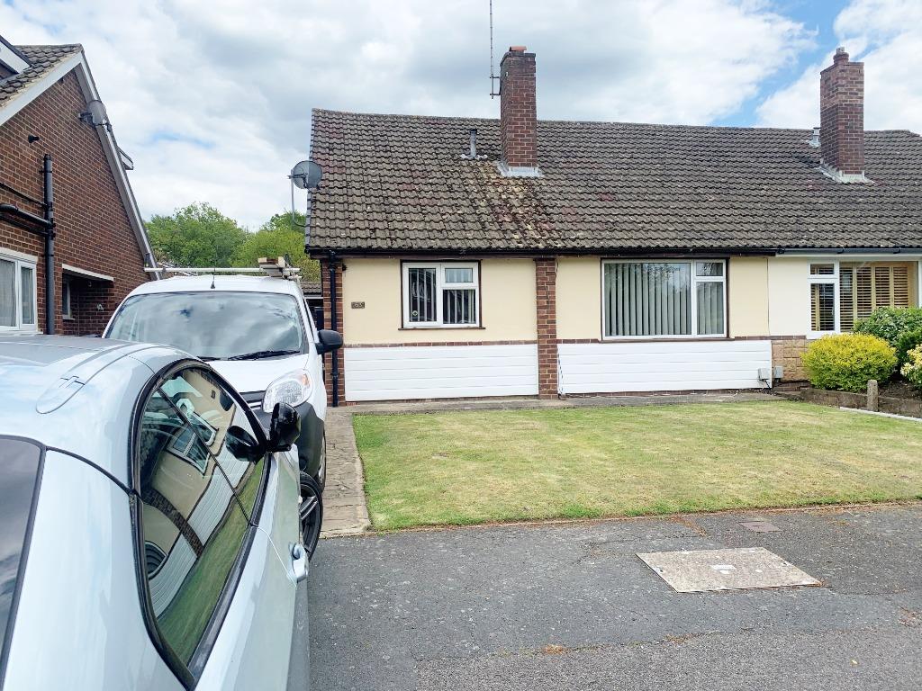 Hazel Road, Mytchett, GU16 2 bed bungalow £1,200 pcm (£277 pw)