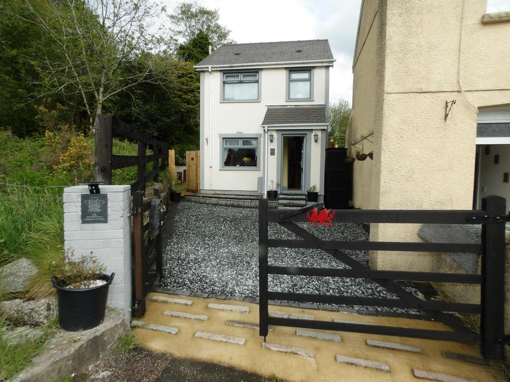 Fairy Glen, Ogmore Vale, Bridgend... 3 bed detached house £140,000