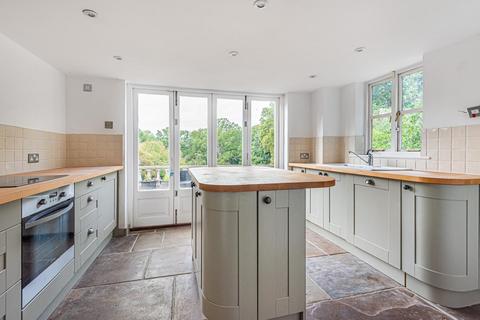 82 Heathfield Road, Keston, BR2 6BF