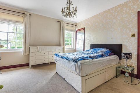 82 Heathfield Road, Keston, BR2 6BF