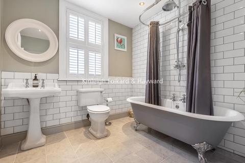 72 Hazelbank Road, Catford, London, SE6 1TQ
