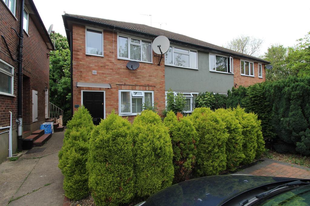 Hammonds Lane, Brentwood CM13 2 bed £1,195 pcm (£276 pw)