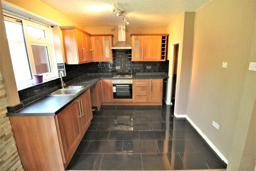 Woodward Road, Prestwich, Manchester M25 3 bed terraced house £995