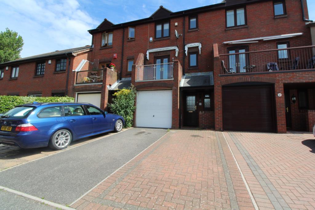 Green Road, Poole, Dorset 3 bed townhouse £1,300 pcm (£300 pw)