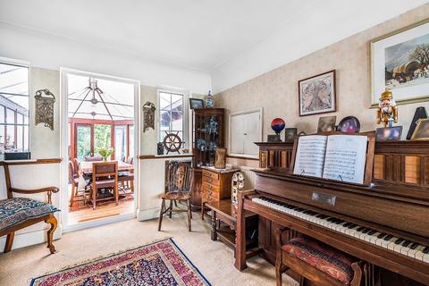 49 Whitchurch Gardens, Edgware, HA8 6PF