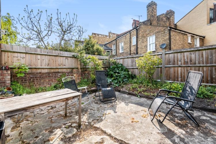 Barnwell Road Brixton SW2 4 bed house £3,000 pcm (£692 pw)