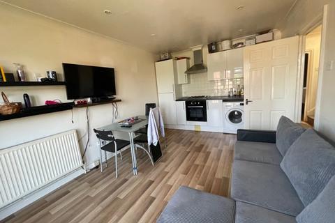 3 bedroom apartment to rent, Malvern Avenue, Harrow, HA2