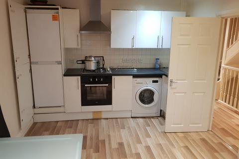 3 bedroom apartment to rent, Malvern Avenue, Harrow, HA2