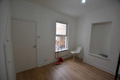 2 bedroom house to rent, Wakefield Street, London