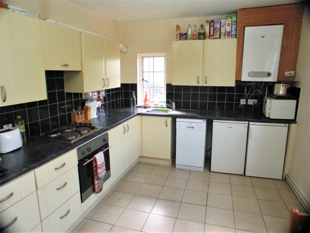 Spring Gardens, Edinburgh, EH8 4 bed flat £325 pcm (£75 pw)