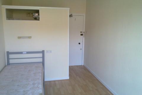 Studio to rent, Wilton Street, Glasgow, G20