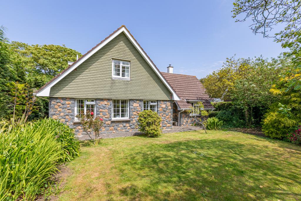 Route De Cobo, Guernsey 3 bed detached house £840,000