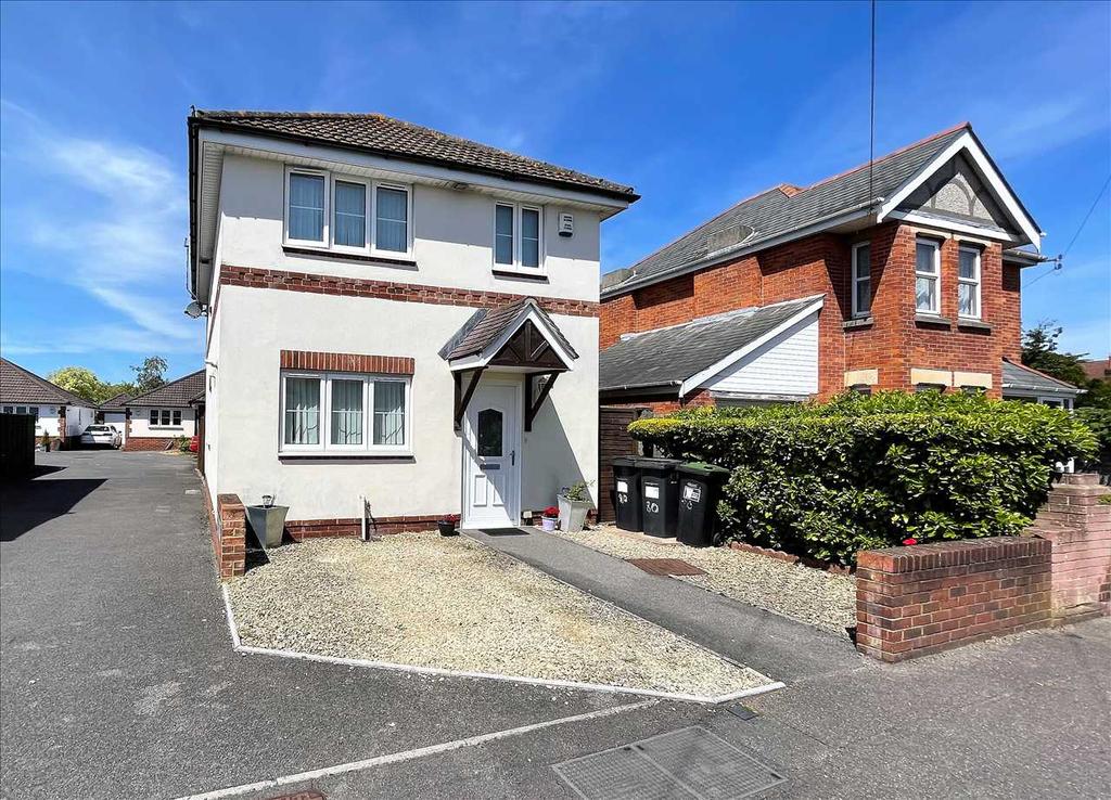 Coombe Avenue, Ensbury Park, Bournemouth 3 bed detached house £350,000