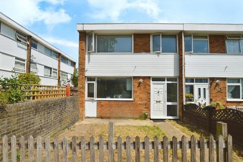 3 bedroom end of terrace house to rent, Wood Close, Hatfield, AL10