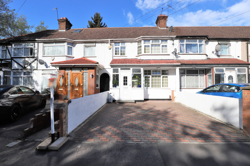 Carlyon Road, Hayes, Greater London, UB4 4 bed terraced house £540,000