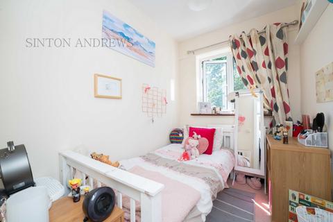 2 Cairn Avenue, London, W5 5HX