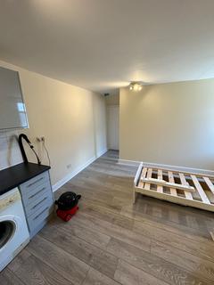 2 bedroom flat to rent, Stanley Road, Ilford, Essex, IG1