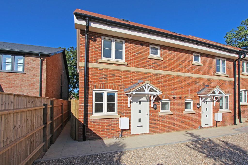 Peony Cottage, Station Road, Sway, Hampshire, SO41 3 bed semidetached