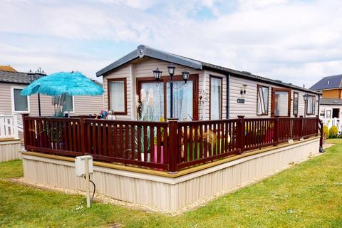 2 bedroom property for sale - Beach Park, Brighton Road, Lancing, BN15