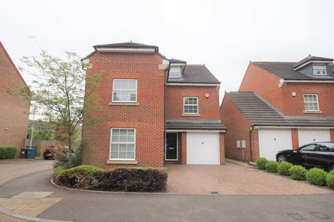 4 bedroom detached house to rent, Stirling Avenue, Pinner HA5