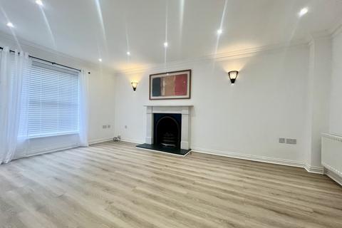 4 bedroom detached house to rent, Stirling Avenue, Pinner HA5