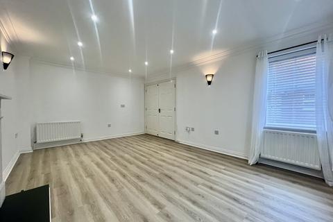 4 bedroom detached house to rent, Stirling Avenue, Pinner HA5