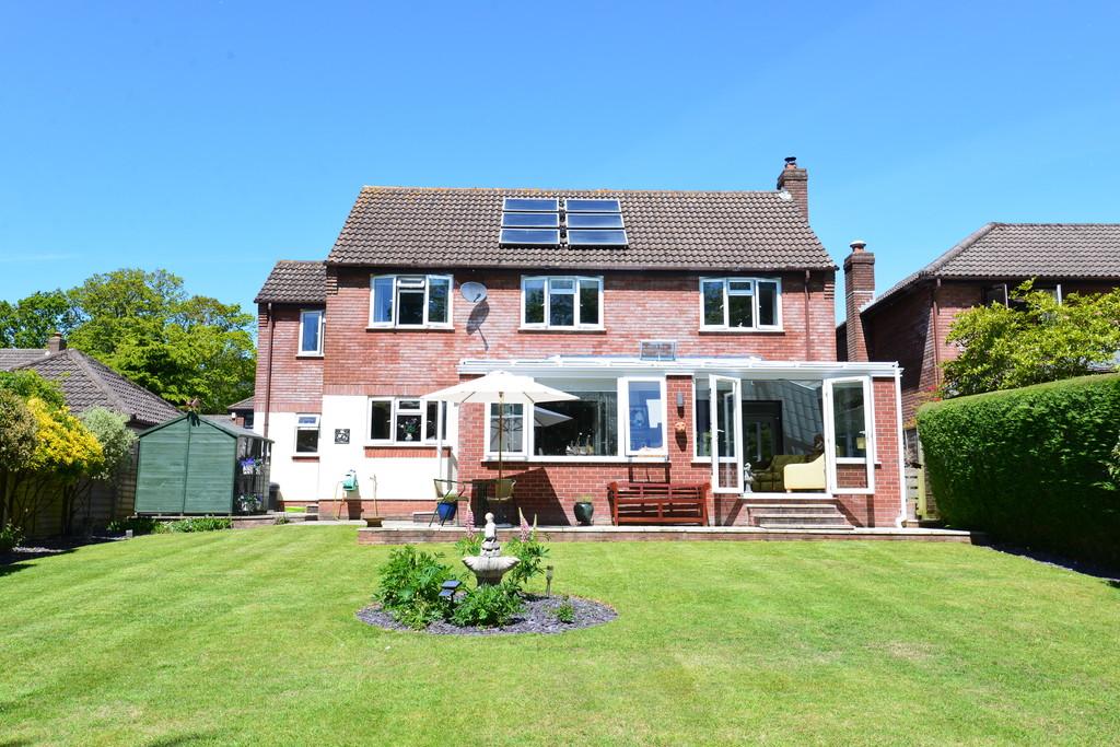 Otters Walk, New Milton 4 bed detached house £699,950