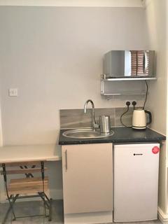 Studio to rent, Weybridge