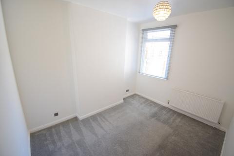 4 bedroom terraced house to rent, Gibbons Road, Bedford MK40