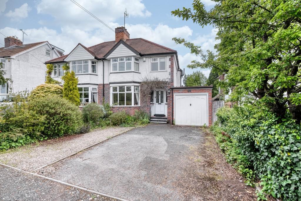 Stourbridge Road, Catshill, Bromsgrove, B61 9LH 3 bed semidetached