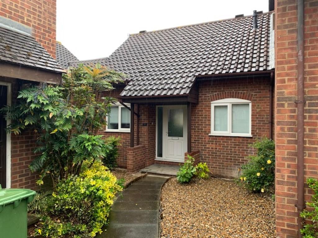 Knights Manor Way, Dartford 2 bed end of terrace house to rent £1,200