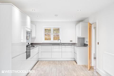 3 bedroom terraced house to rent, Daws Hill, London E4