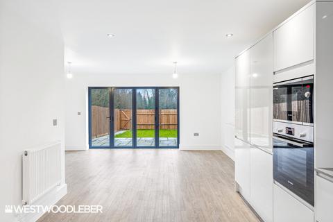 3 bedroom terraced house to rent, Daws Hill, London E4