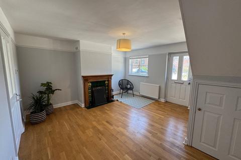 2 bedroom end of terrace house to rent, The Common, Stokenchurch