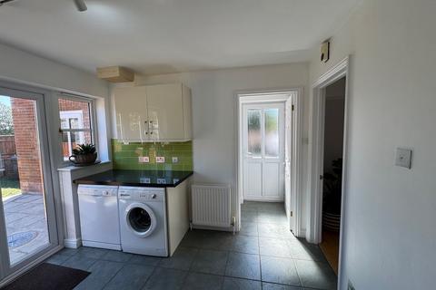 2 bedroom end of terrace house to rent, The Common, Stokenchurch