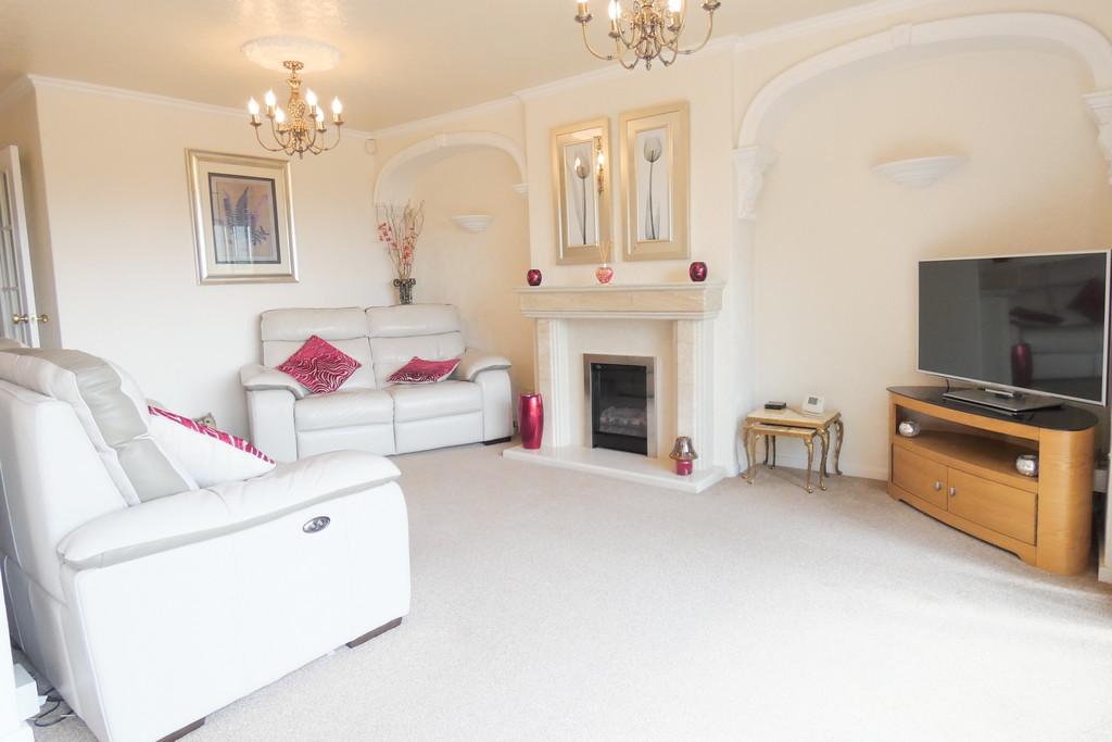 Wideacre Drive, Great Barr, Birmingham 3 bed semidetached house £230,000