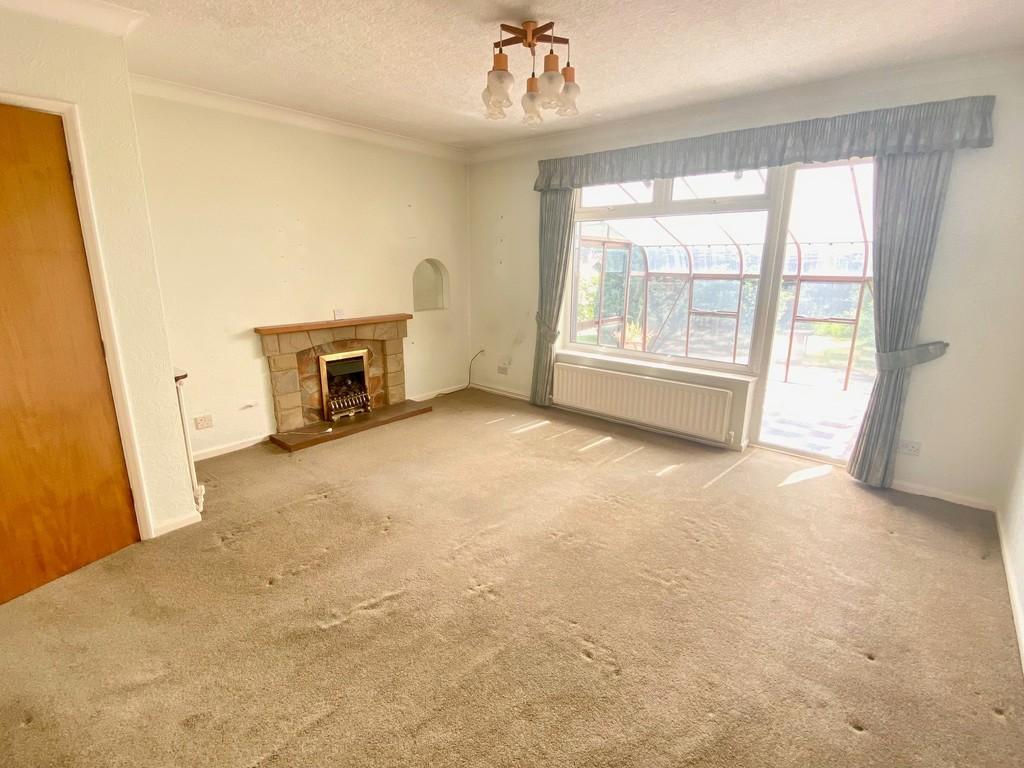 Clay Avenue, St Nicolas Park, Nuneaton 2 bed semidetached bungalow £