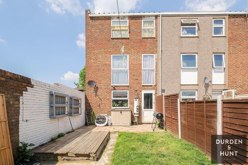 Briar Road, Harold Hill 3 bed townhouse for sale £300,000