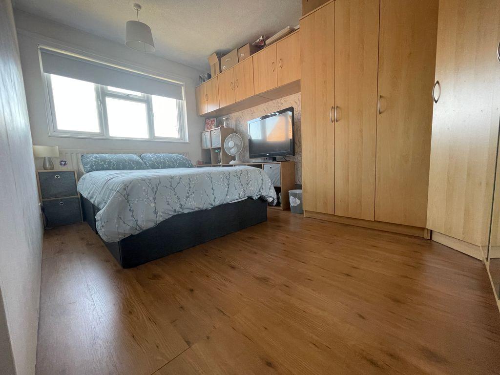Bedroom 2 (Double)