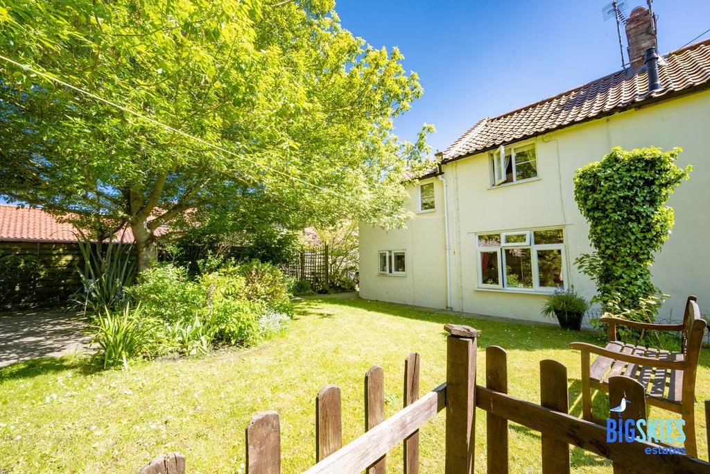 10 Peacock Lane, Holt, NR25 2 bed cottage £350,000