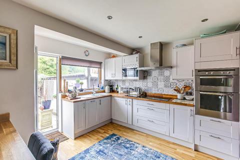 101 Mosslea Road, Whyteleafe, CR3 0DS