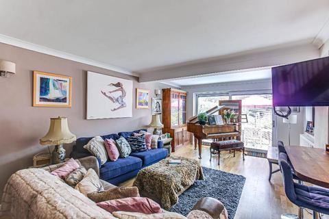 101 Mosslea Road, Whyteleafe, CR3 0DS