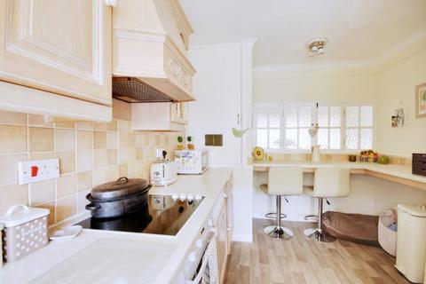 3 bedroom terraced house to rent - Whybridge Close, Rainham, Essex, RM13 8BD